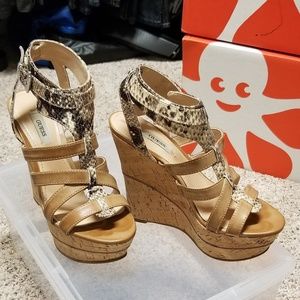 Guess wedges